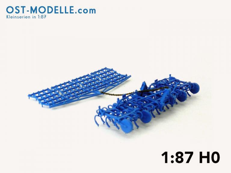 Fortschritt Feingrubber B231 + Ackeregge schwer B324 Arbeitsstellung blau